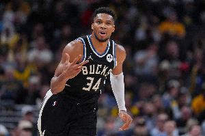 千万别有大碍！字母哥次节受伤 离场前10中6砍下14分5板4助